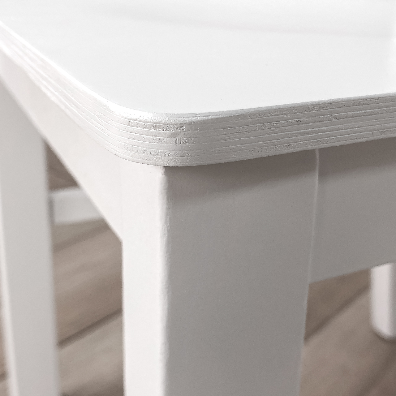 Bílá jídelní židle DK20D
